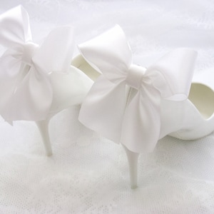 Satin ivory bows ,shoes decorations,wedding shoe clips,clips for the bride,ivory satin bows,wedding ivory shoes decorations,bridesmaids shoe