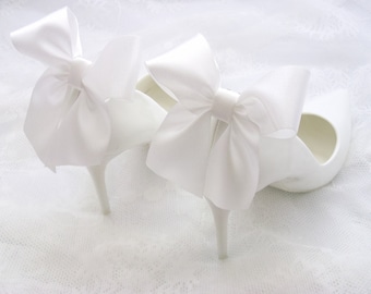 Satin ivory bows ,shoes decorations,wedding shoe clips,clips for the bride,ivory satin bows,wedding ivory shoes decorations,bridesmaids shoe