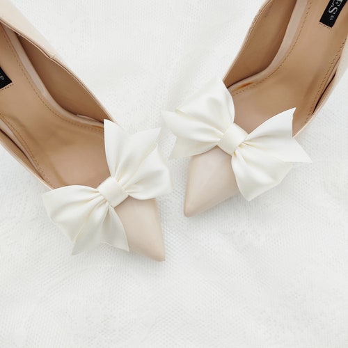 Satin cream bows shoe clips  ,shoes decorations,wedding shoe clips,clips for the bride,satin bows,wedding party,clips for wedding sandals