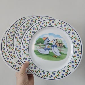Set of Four (4) Vintage Duck Mela-Ware Plates With Florals
