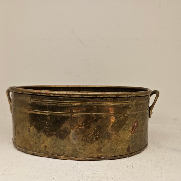 Beautiful oval textured ribbed vintage patina aged  brass planter with handles