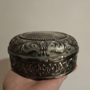 pretty oval silver plated jewelry box