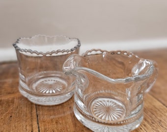 Wunderschönes Vintage Glas Set aus Milchkännchen und Zuckerdose