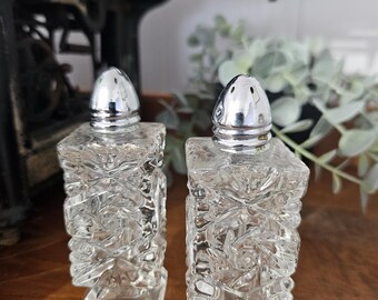 アールデコ調のとても上品なプレスガラスの塩コショウ入れ - Etsy 日本