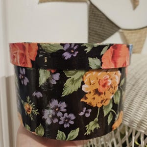 Sweet vintage hat box with floral design