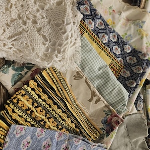 Lot de chutes de tissu vintage | Plus de 10 articles textiles sélectionnés pour les journaux indésirables, l'agrafage lent, le quilting et les techniques mixtes