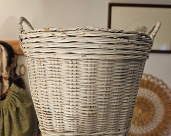 Sweet vintage woven plant basket with handles