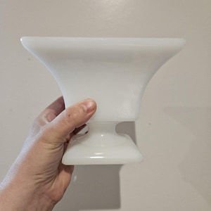 sweet minimalist milk glass pedestal vase