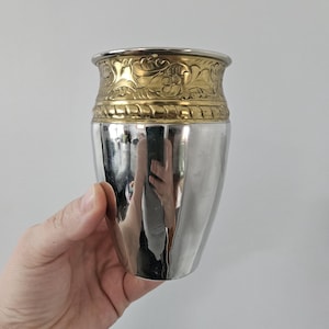 Jarrón vintage de metal plateado y latón grabado / Pequeño detalle decorativo, objeto de colección para el hogar