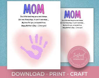Puede incluir: Una plantilla de tarjeta imprimible para el Día de la Madre con la palabra MOM en letras degradadas azul y rosa, un poema y una forma de corazón rosa claro con una huella de mano morada en el centro. Un sello circular indica descarga instantánea.