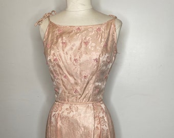 1950s Light Pink Beaded Floral Brocade Sleeveless Dress