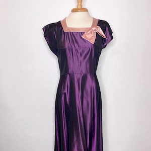 1950s Vintage Metallic Purple Taffeta Fit and Flare Dress with Pink Satin Ribbon, Full Skirt image 1