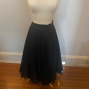 1950s pleated black skirt image 1