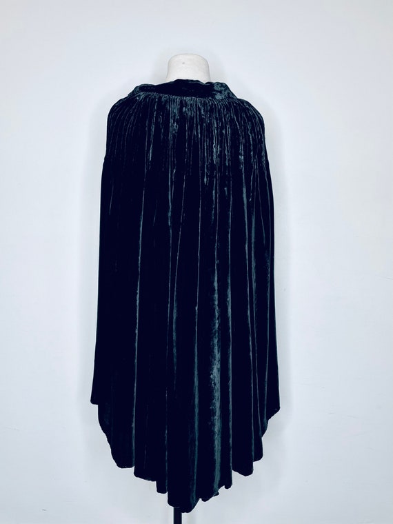 1940s Black Velvet Cape - image 4