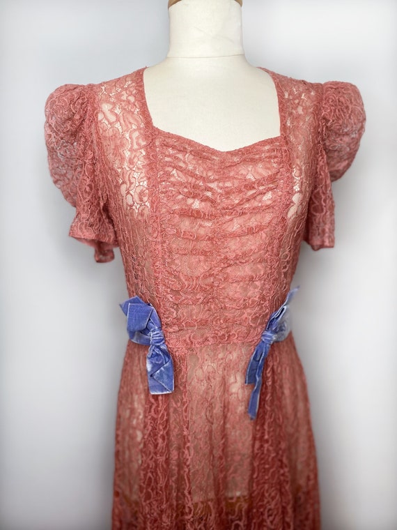 1940s Vintage Dusty Pink Lace Gown with Blue Velv… - image 2