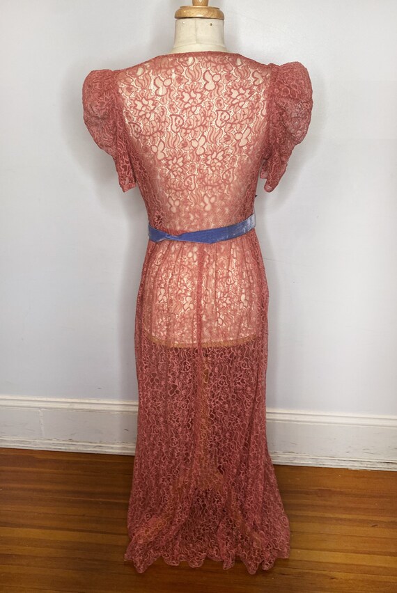 1940s Vintage Dusty Pink Lace Gown with Blue Velv… - image 4