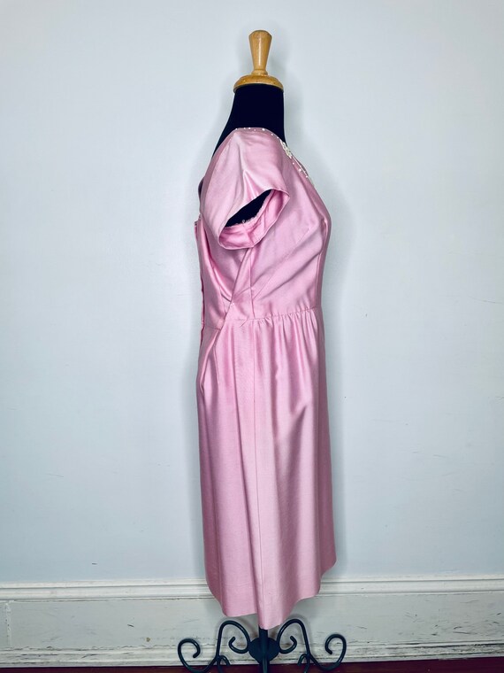 1960s Pink Linen Dress with White Embellishments - image 5