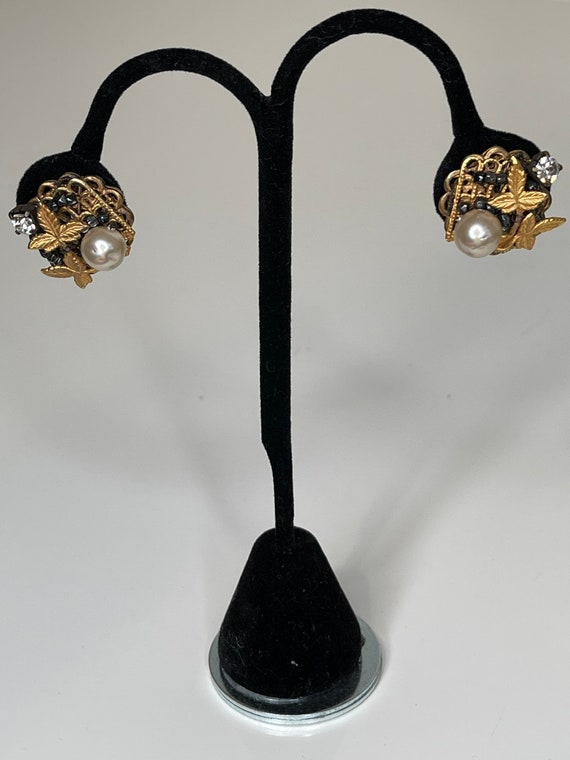 Vintage Miriam Haskell Gold Tone Pearl Earrings - image 7