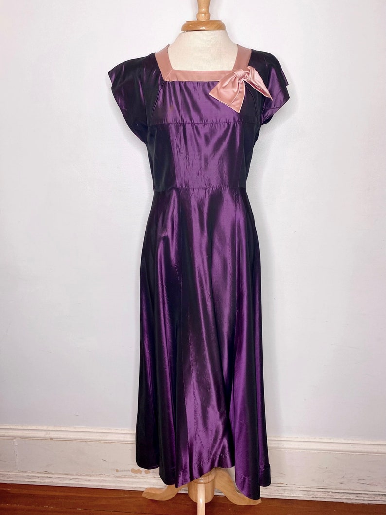 1950s Vintage Metallic Purple Taffeta Fit and Flare Dress with Pink Satin Ribbon, Full Skirt image 1