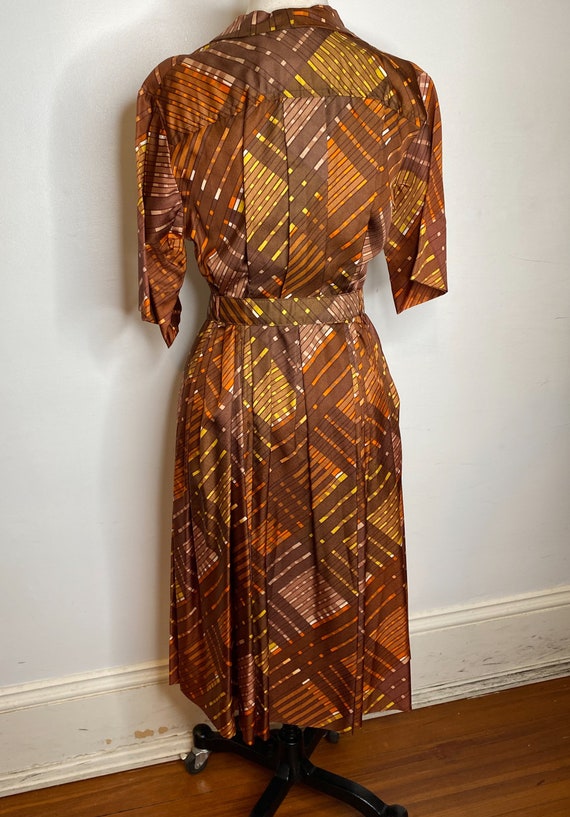 1950s-60s Brown and Orange Zig Zag Patterned Dres… - image 8