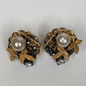 Vintage Miriam Haskell Gold Tone Pearl Earrings