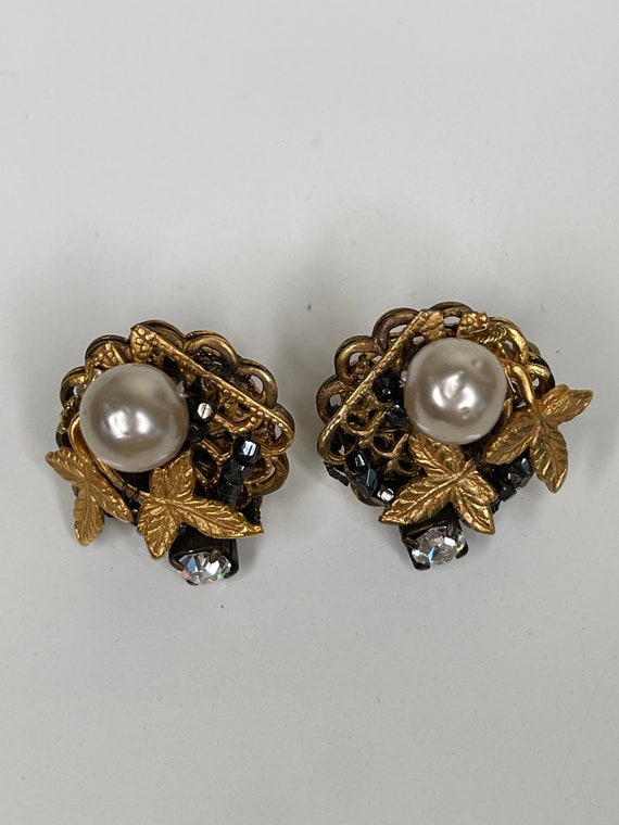 Vintage Miriam Haskell Gold Tone Pearl Earrings - image 2