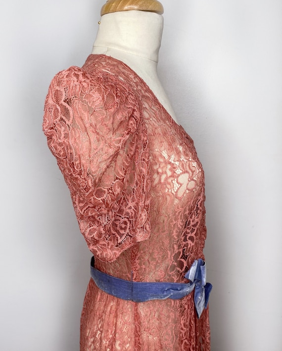 1940s Vintage Dusty Pink Lace Gown with Blue Velv… - image 5