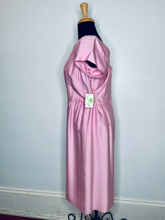 1960s Pink Linen Dress with White Embellishments - image 3
