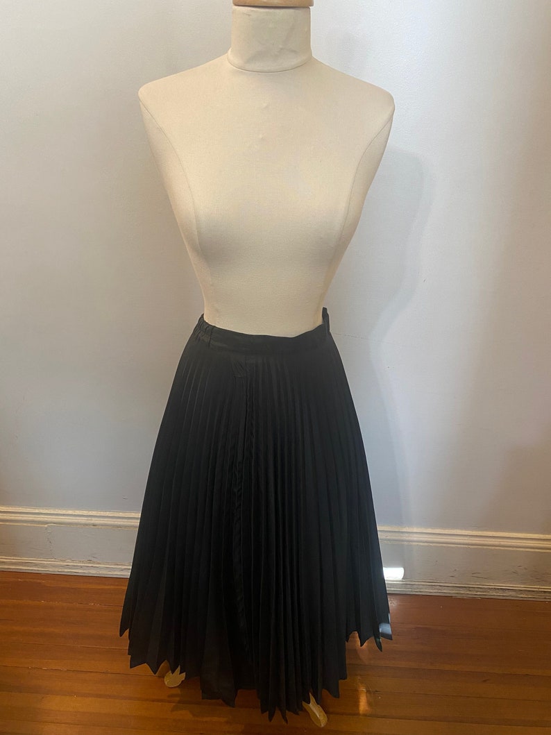 1950s pleated black skirt image 1