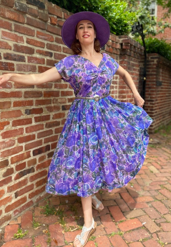 1950s Vintage Purple Lilac Floral Fit and Flare Dr