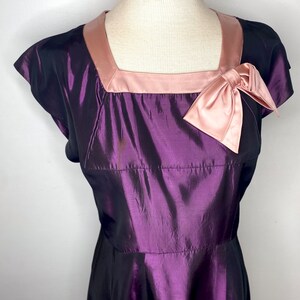 1950s Vintage Metallic Purple Taffeta Fit and Flare Dress with Pink Satin Ribbon, Full Skirt image 2