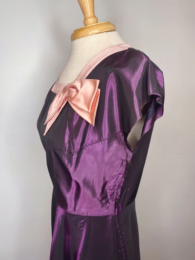 1950s Vintage Metallic Purple Taffeta Fit and Flare Dress with Pink Satin Ribbon, Full Skirt image 6