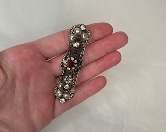 Hattie Carnegie pearl brooch