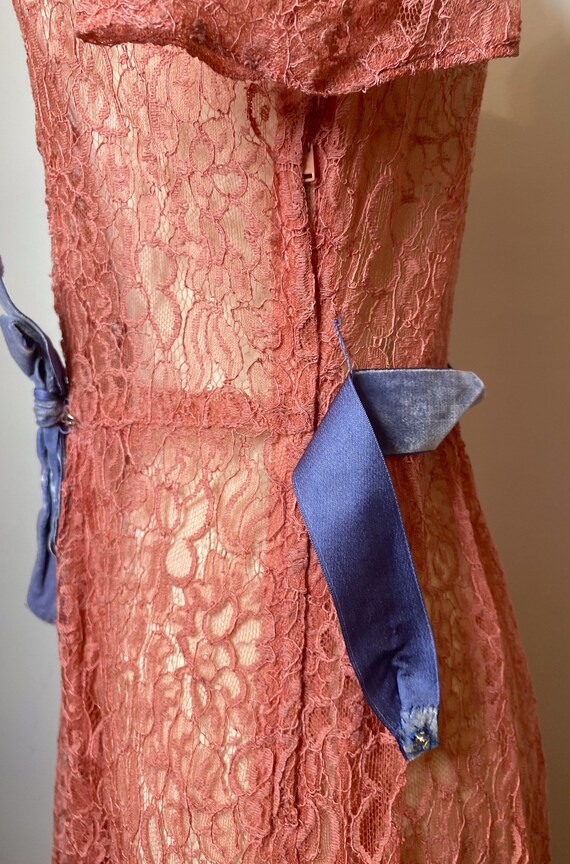 1940s Vintage Dusty Pink Lace Gown with Blue Velv… - image 7