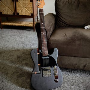 Bobber 1 : A Chopped and Hacked Guitar