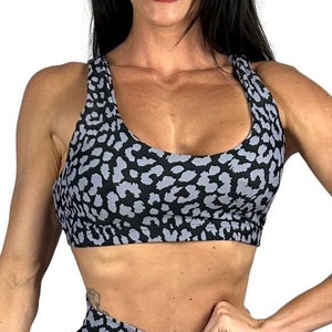 Women&#39;s Gray Cheetah Animal Print Sports Bra Workout Fitness Training Activewear
