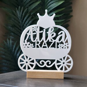 Prachtig gepersonaliseerd prinses babymeisje koets-kinderdagbord-babycadeau