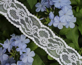 2 1/2" Off White Lace Trim with Flower and Leaves Design With Scalloped Edges (FLT004-WHT)