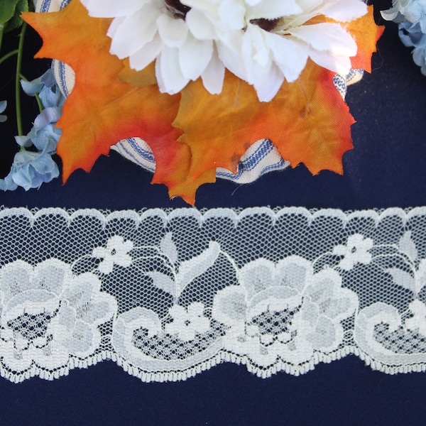 2 3/8" Ivory Lace Trim w/ Floral Detail Designs and a Scalloped Edge w/Tiny Threaded Fringe (RL009-IVY)