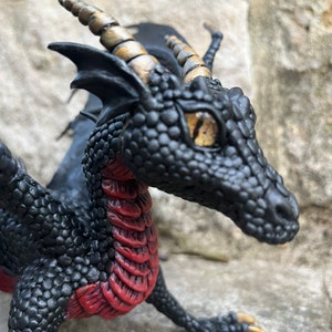 Dekorativer Drache (SMALL) auf Bestellung