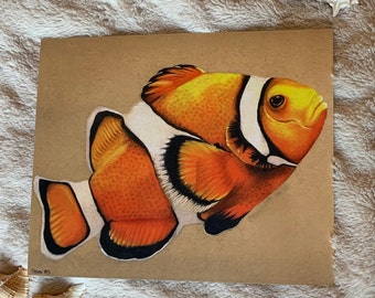 Lámina artística de pez payaso / Dibujo de pez a lápiz de color / Arte mural oceánico (8x10 pulgadas)
