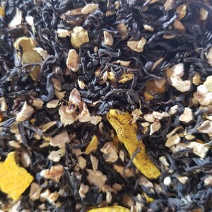 Organic Anti-inflammatory Black Tea blend with ginger, turmeric, lemon peel and cardamom.