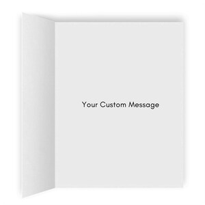 K&ouml;nnte beinhalten: Leere wei&szlig;e Karte mit dem Text "Your Custom Message" in Schwarz gedruckt.
