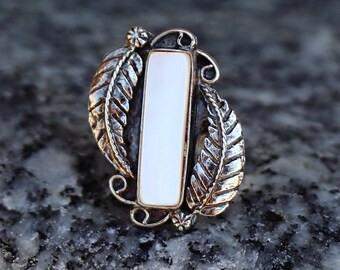 Vintage Mother of Pearl & Sterling Silver Statement Ring / Genuine Mother of Pearl / Southwestern / Leaf Motif / Artisan Ring
