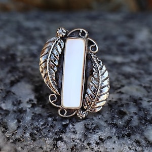 Vintage Mother of Pearl & Sterling Silver Statement Ring | Genuine Mother of Pearl | Southwestern | Leaf Motif | Artisan Ring