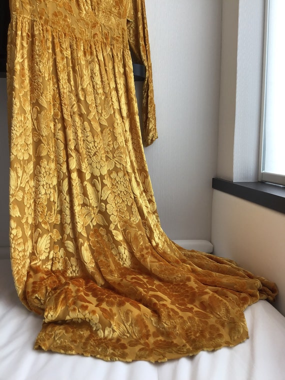 Incredible vintage velvet gold 1930s-1940’s dress - image 5