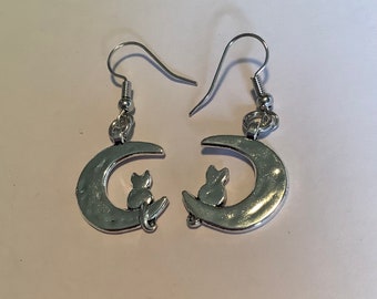 Pendientes de plata con diseño de gato y luna