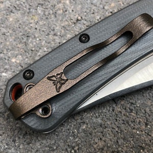 Clip de poche de transport profond vintage bronze titane foncé conçu pour Benchmade North Fork, Grizzly Creek, Crooked River et Griptilian Knife