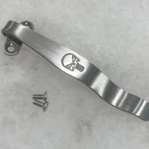 Clip de bolsillo profundo de titanio para linterna UV Arkfeld PRO de Olight Arkfeld