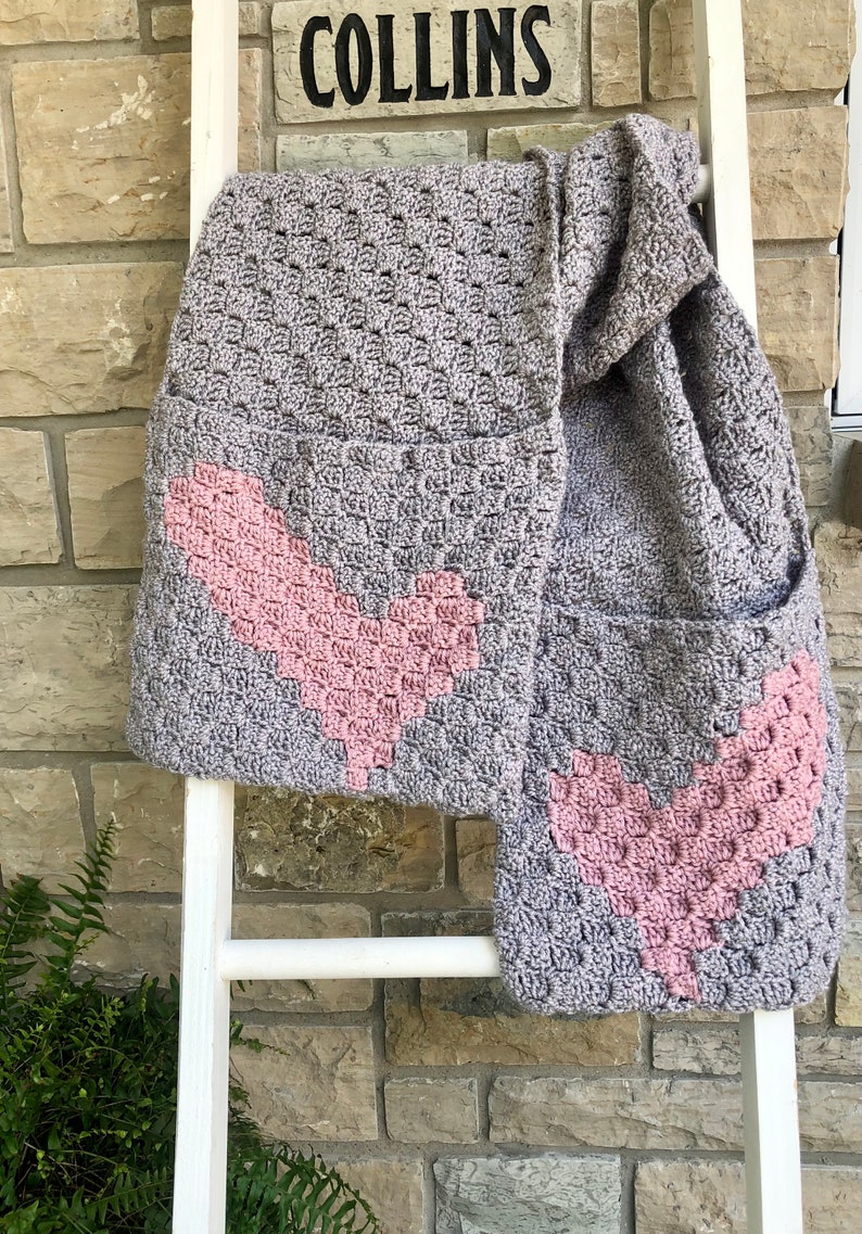 C2C Wonky Heart Pocket Scarf Crochet Pattern, One Piece Pocket Scarf Pattern, Crochet Pocket Shawl, Crochet Pocket Scarf, Scarf Pattern image 1